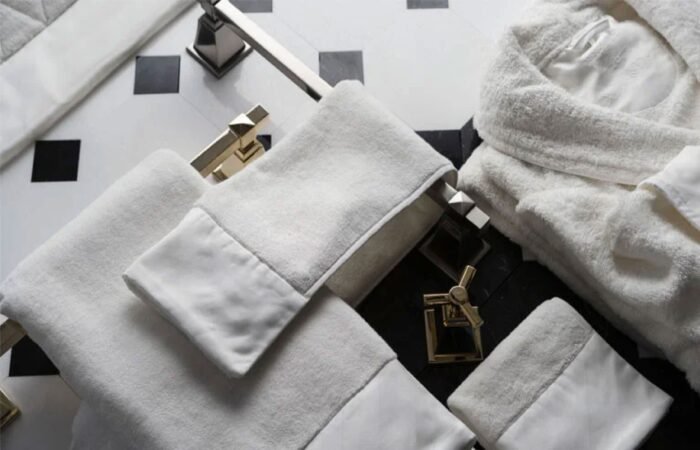 Difference between Bathrobes and Towels